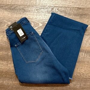 Fashion Nova NWT Valentina High Rise Flare Jeans in Medium Blue Wash